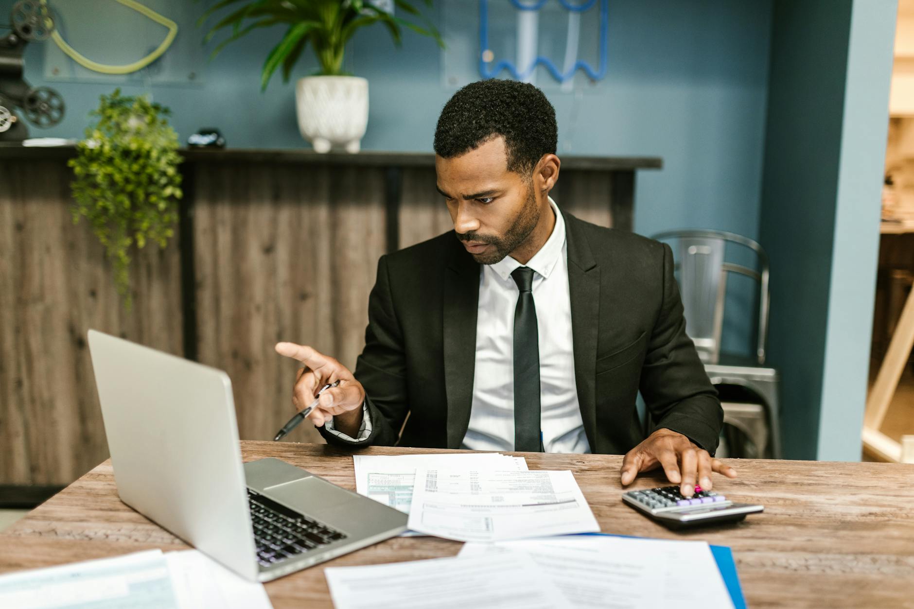 Professional finance advisor at Loan Orbit Pro office